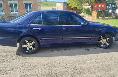 Седан Mercedes-Benz E-Class 2000 в 