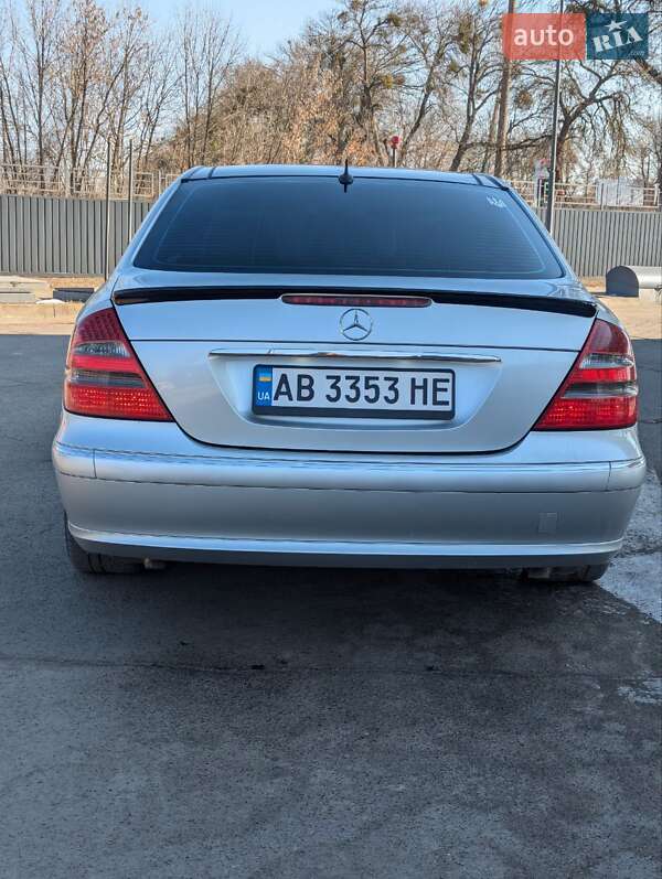 Седан Mercedes-Benz E-Class 2004 в Бершаді