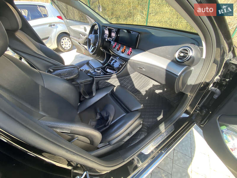 Седан Mercedes-Benz E-Class 2018 в Воловцю