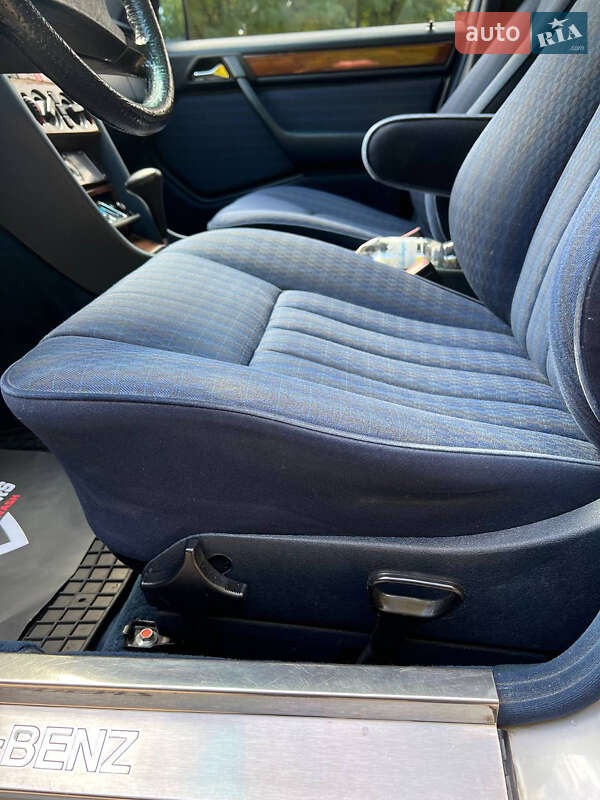 Седан Mercedes-Benz E-Class 1989 в Днепре