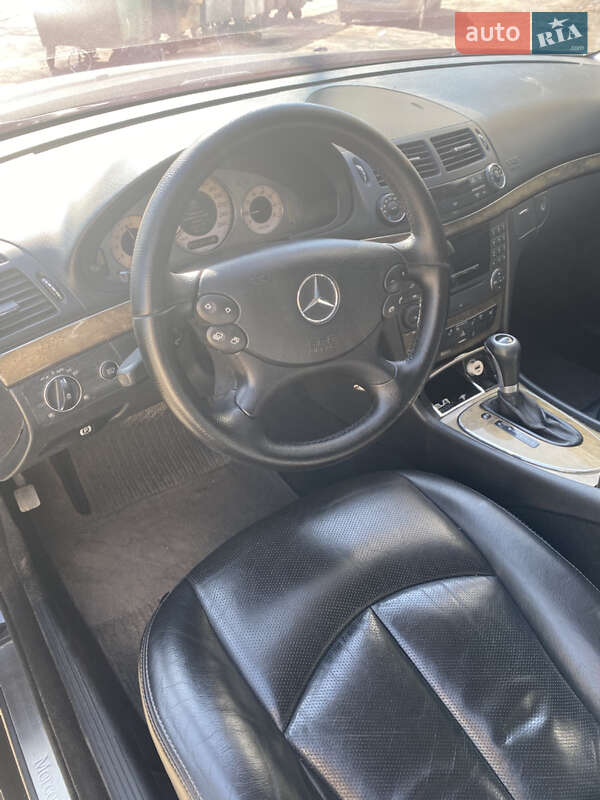 Седан Mercedes-Benz E-Class 2007 в Дніпрі