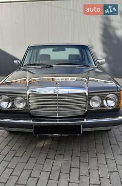 Седан Mercedes-Benz E-Class 1986 в 