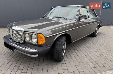 Седан Mercedes-Benz E-Class 1986 в 
