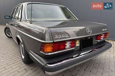Седан Mercedes-Benz E-Class 1986 в 
