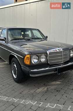 Седан Mercedes-Benz E-Class 1986 в 