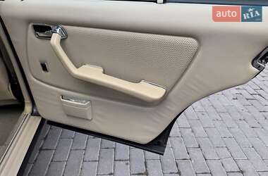 Седан Mercedes-Benz E-Class 1986 в 