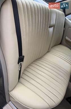 Седан Mercedes-Benz E-Class 1986 в 