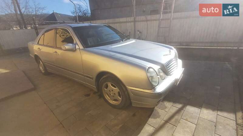 Седан Mercedes-Benz E-Class 2000 в Мукачево