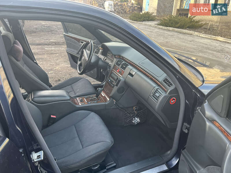 Седан Mercedes-Benz E-Class 2002 в Харькове