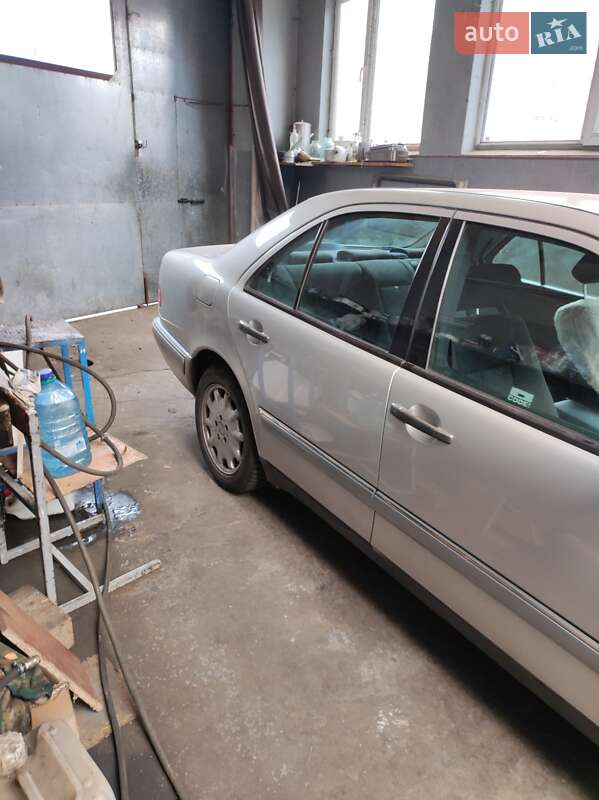 Седан Mercedes-Benz E-Class 1999 в Киеве