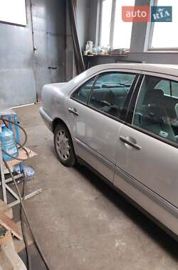 Седан Mercedes-Benz E-Class 1999 в 