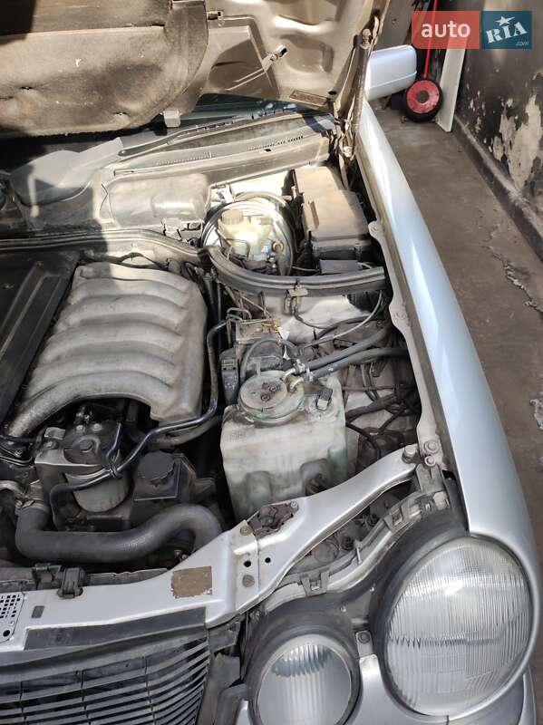 Седан Mercedes-Benz E-Class 1999 в Киеве