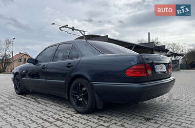 Седан Mercedes-Benz E-Class 1997 в Іршаві