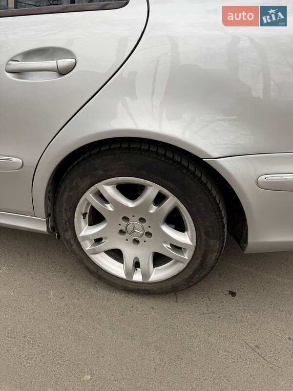 Седан Mercedes-Benz E-Class 2002 в Черновцах