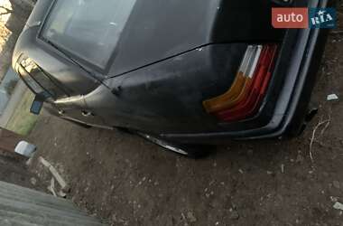 Седан Mercedes-Benz E-Class 1988 в 