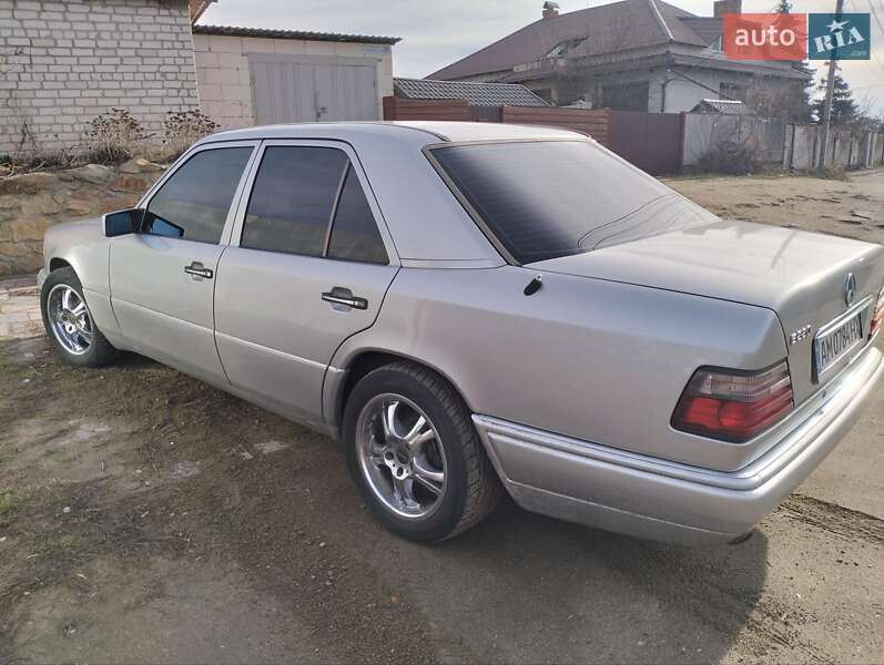 Седан Mercedes-Benz E-Class 1995 в Житомирі