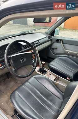 Седан Mercedes-Benz E-Class 1987 в 