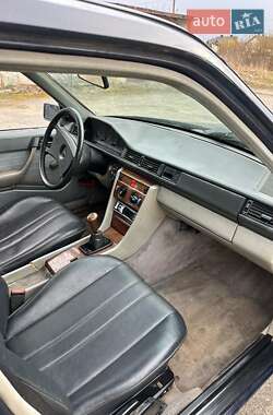 Седан Mercedes-Benz E-Class 1987 в 