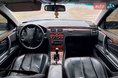 Седан Mercedes-Benz E-Class 2001 в 