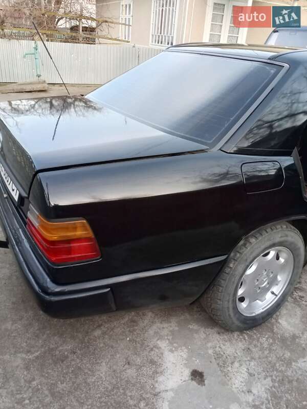 Седан Mercedes-Benz E-Class 1989 в Вашковцах