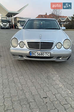 Седан Mercedes-Benz E-Class 2002 в Мостиске