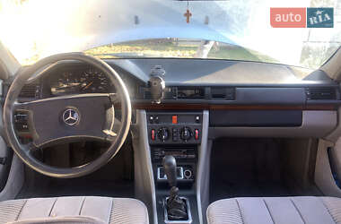 Седан Mercedes-Benz E-Class 1991 в 