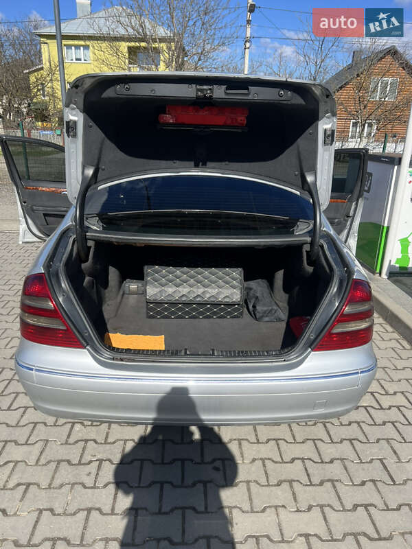 Седан Mercedes-Benz E-Class 2003 в Черновцах