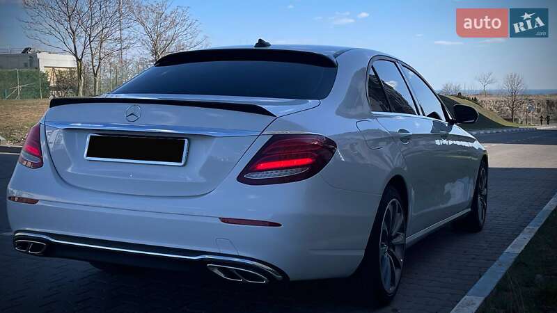 Седан Mercedes-Benz E-Class 2016 в Южному