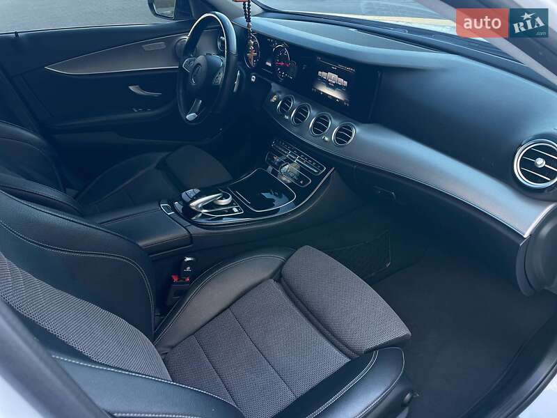 Седан Mercedes-Benz E-Class 2016 в Южному