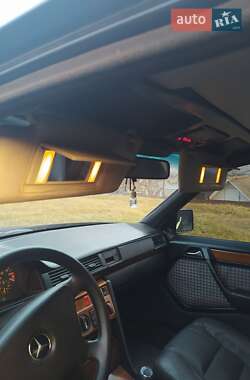 Седан Mercedes-Benz E-Class 1992 в 