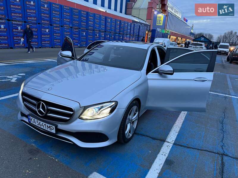 Седан Mercedes-Benz E-Class 2016 в 