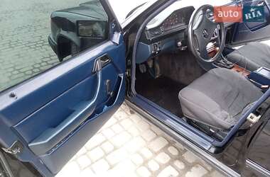 Седан Mercedes-Benz E-Class 1989 в 