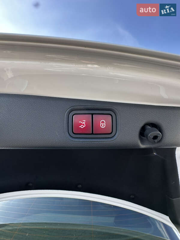 Седан Mercedes-Benz E-Class 2017 в Києві