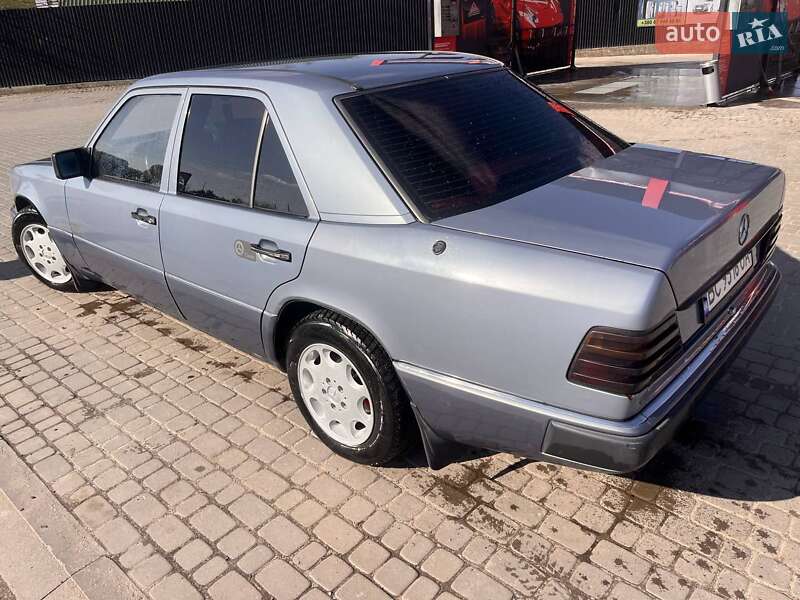 Седан Mercedes-Benz E-Class 1992 в Рава-Русской