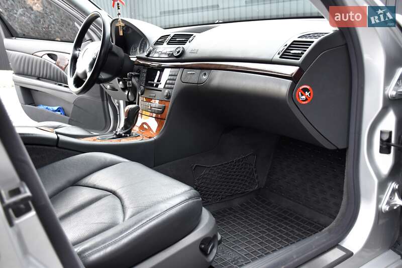 Седан Mercedes-Benz E-Class 2004 в Дрогобыче
