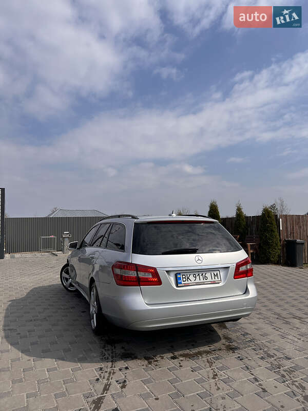 Універсал Mercedes-Benz E-Class 2011 в Сарнах
