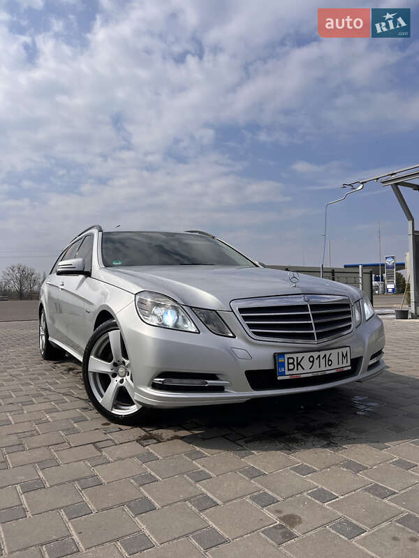 Mercedes-Benz E-Class 2011