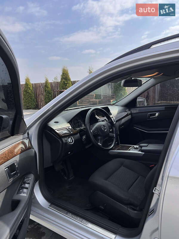 Універсал Mercedes-Benz E-Class 2011 в Сарнах