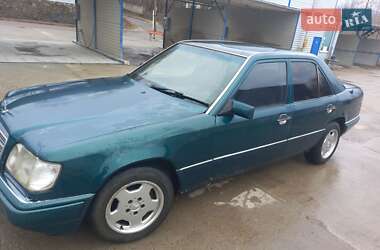 Седан Mercedes-Benz E-Class 1995 в 