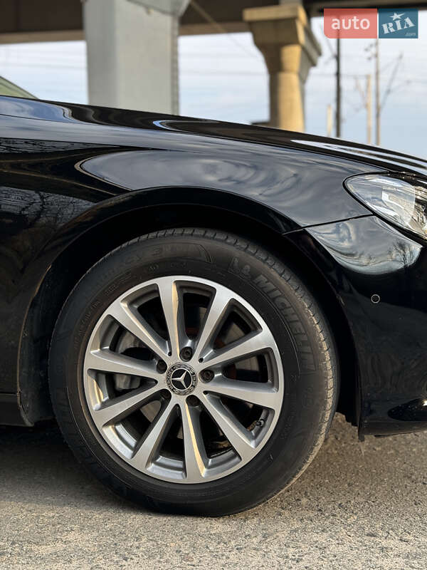 Универсал Mercedes-Benz E-Class 2017 в Киеве