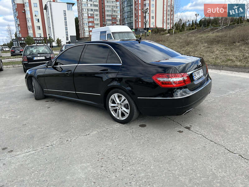 Седан Mercedes-Benz E-Class 2012 в Вараші