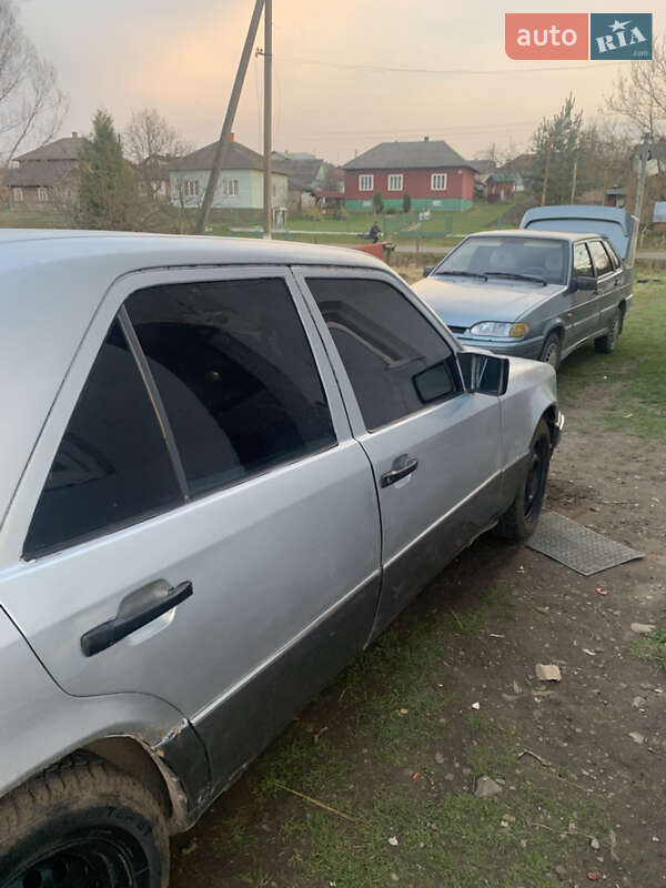 Седан Mercedes-Benz E-Class 1989 в Дрогобыче