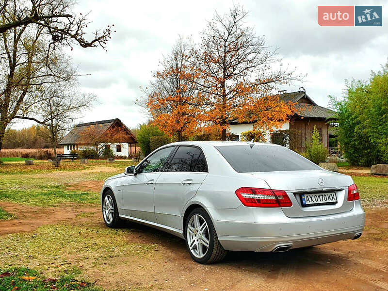 Седан Mercedes-Benz E-Class 2011 в Вишневом