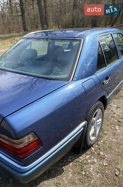 Седан Mercedes-Benz E-Class 1993 в Білій Церкві