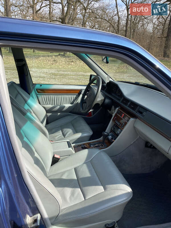 Седан Mercedes-Benz E-Class 1993 в Белой Церкви фото 12 Седан Mercedes-Benz E-Class 1993 в Белой Церкви