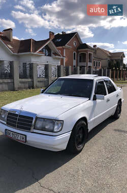 Седан Mercedes-Benz E-Class 1988 в 