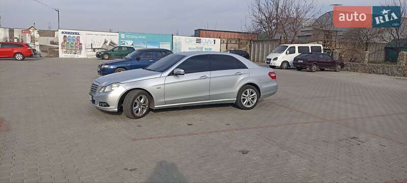 Седан Mercedes-Benz E-Class 2011 в 