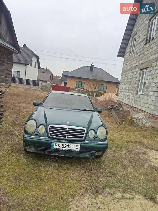 Седан Mercedes-Benz E-Class 1997 в Березному