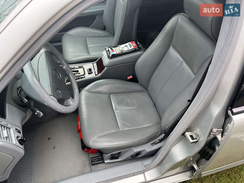 Седан Mercedes-Benz E-Class 1999 в Новоселиці