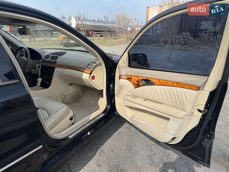 Седан Mercedes-Benz E-Class 2002 в Дніпрі